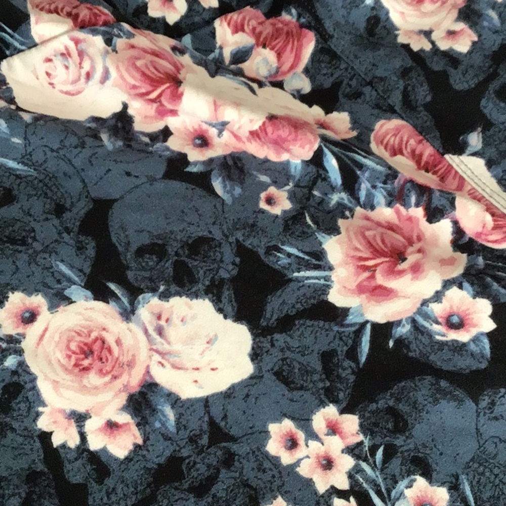 TC Lularoe leggings skulls floral nwot
